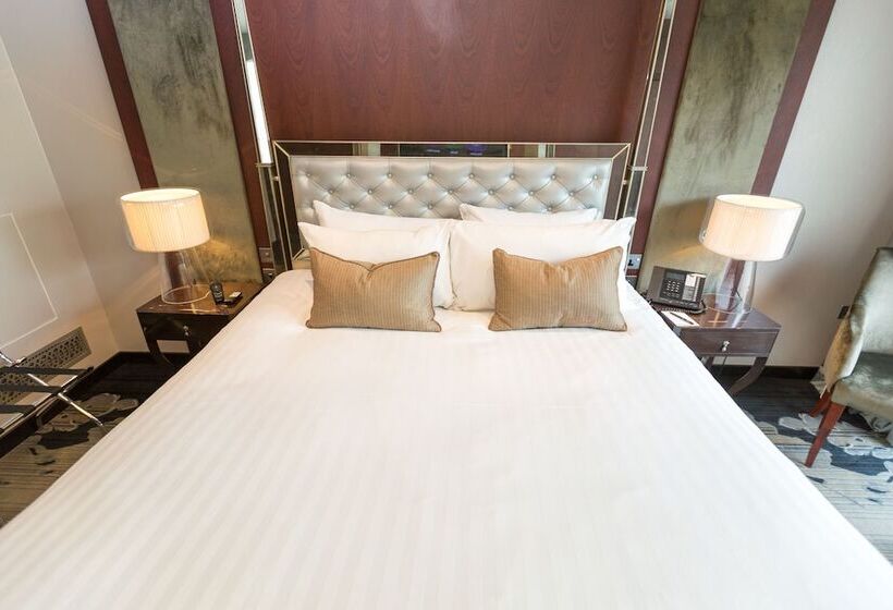 Полулюкс Кровать Кинг, Hilton London Syon Park