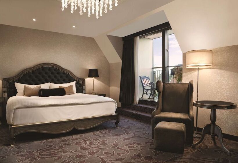 Номер Deluxe Кровать Кинг, Hilton London Syon Park