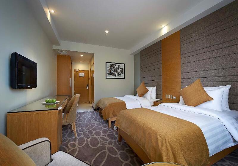 Номер Deluxe Кровать Кинг, Hilton London Syon Park