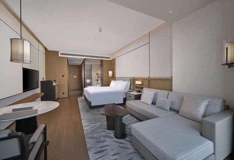 Номер Deluxe Кровать Кинг, Hilton London Syon Park