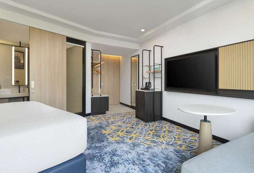 Номер Deluxe Кровать Кинг с Видом, Hilton London Syon Park