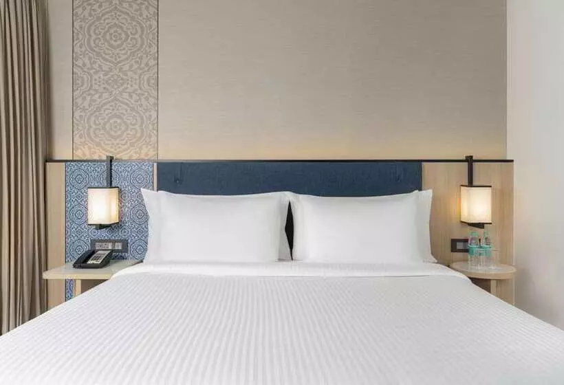 Deluxe-huone King-vuode Näköala, Hilton London Syon Park