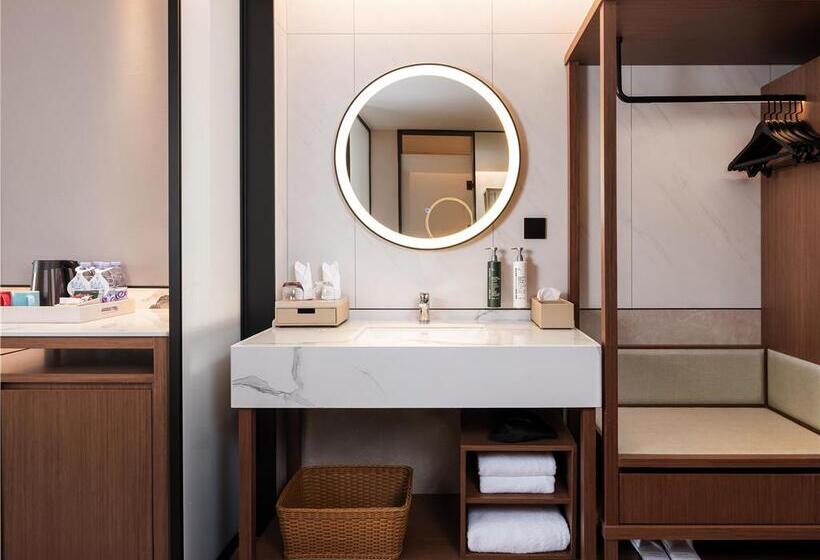 Номер Deluxe, Hilton London Syon Park