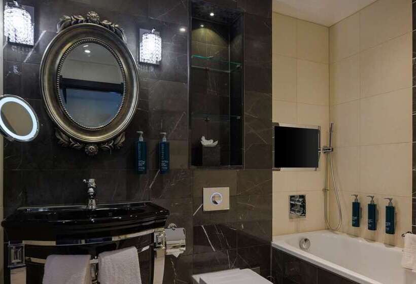 Номер Deluxe Кровать Кинг, Hilton London Syon Park