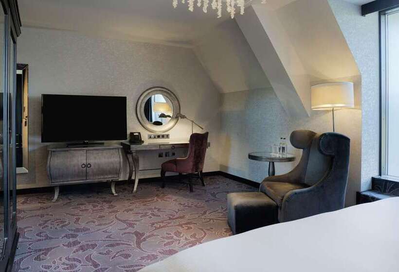 اتاق لوکس با تخت بزرگ, Hilton London Syon Park