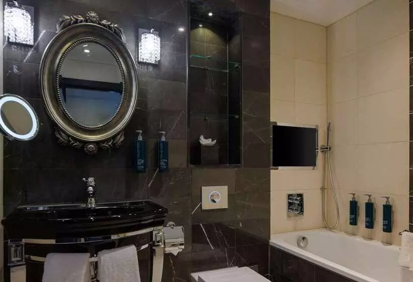 Deluxe-huone King-vuode Näköala, Hilton London Syon Park