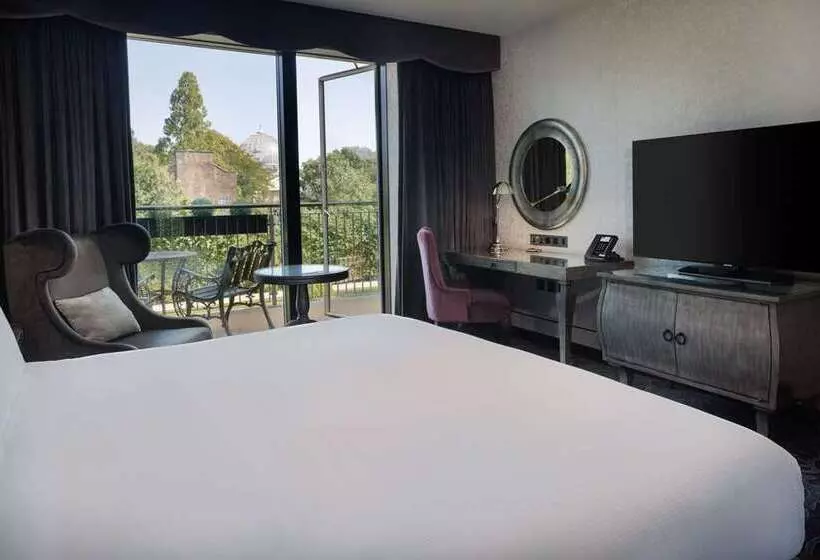 Deluxe-huone King-vuode Näköala, Hilton London Syon Park