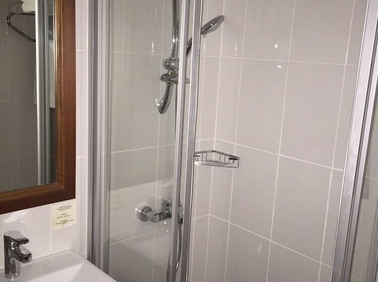 Economy Triple Room, Perula