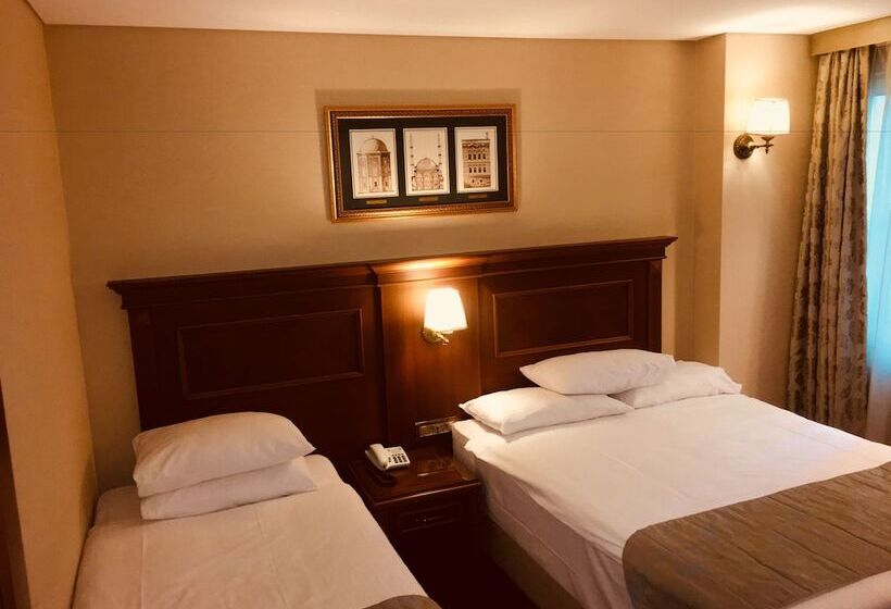 Economy Triple Room, Perula