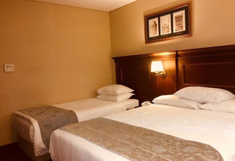 Economy Triple Room, Perula