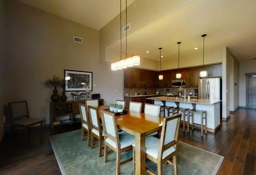 ３ベッドルームアパートメント, Trailhead Lodge 4100