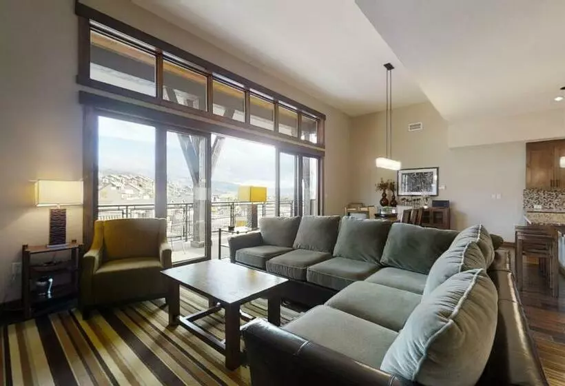 ３ベッドルームアパートメント, Trailhead Lodge 4100