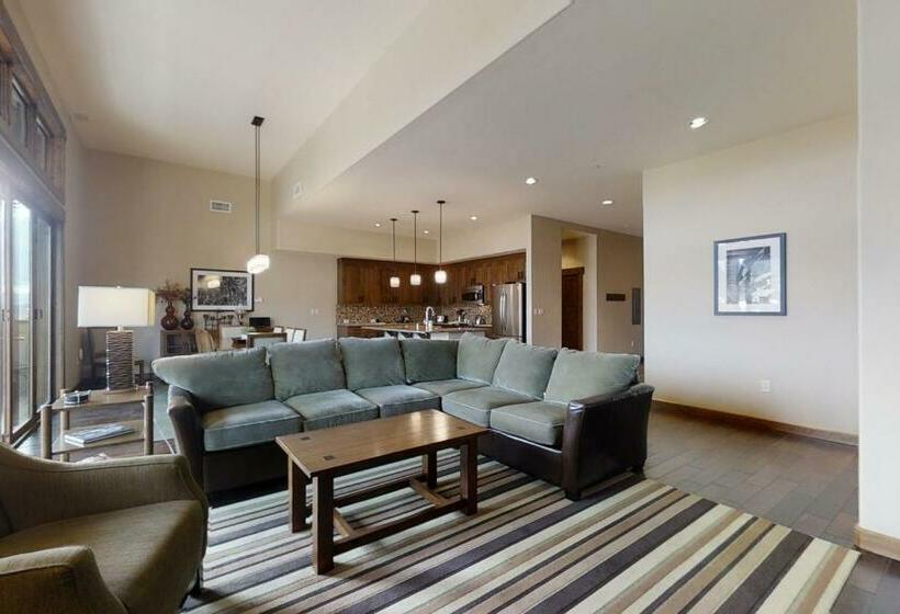 3ベッドルームアパートメント, Trailhead Lodge 4100