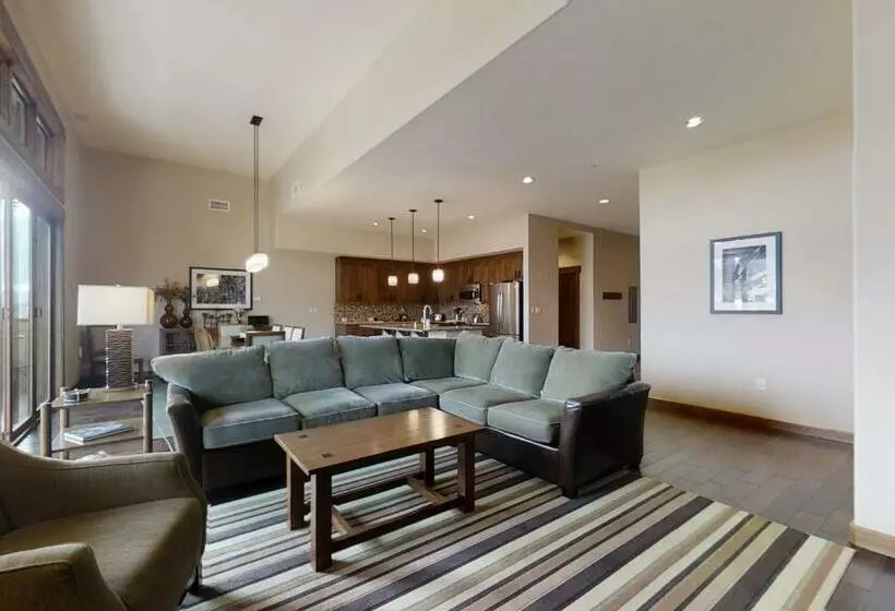 ３ベッドルームアパートメント, Trailhead Lodge 4100