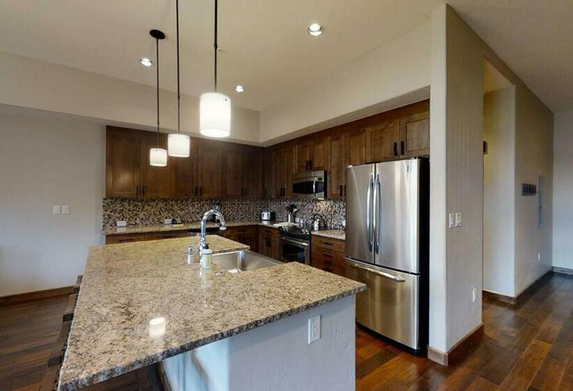 3ベッドルームアパートメント, Trailhead Lodge 4100