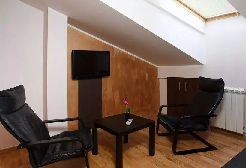 استودیوی استاندارد, Vila Senjak