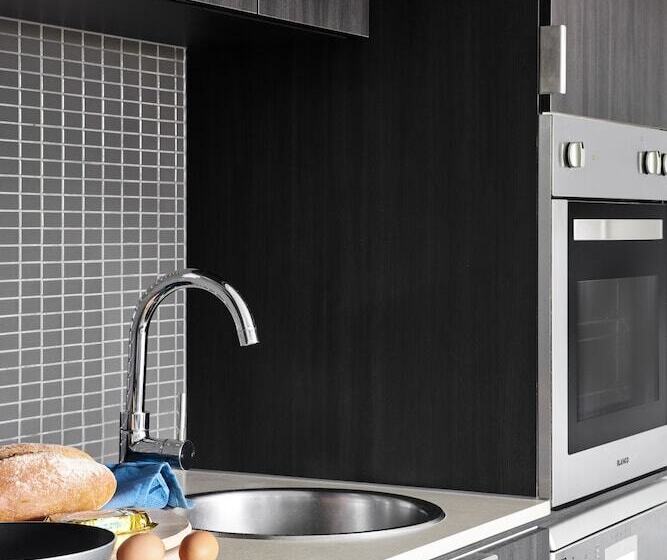 דירת חדר, Punthill South Yarra Grand