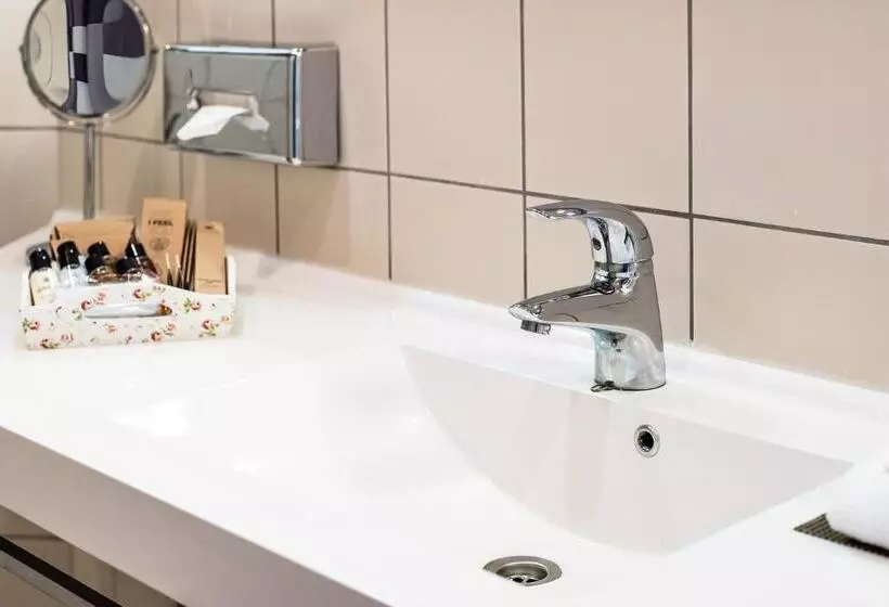 سوییت جونیور, Victoria Hotel Kaunas
