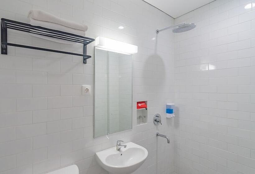 Deluxe Rum, Reddoorz Premium @ Hotel Hebat