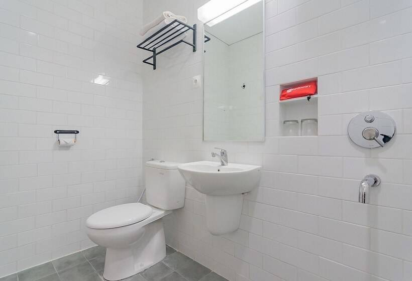 Deluxe Rum, Reddoorz Premium @ Hotel Hebat