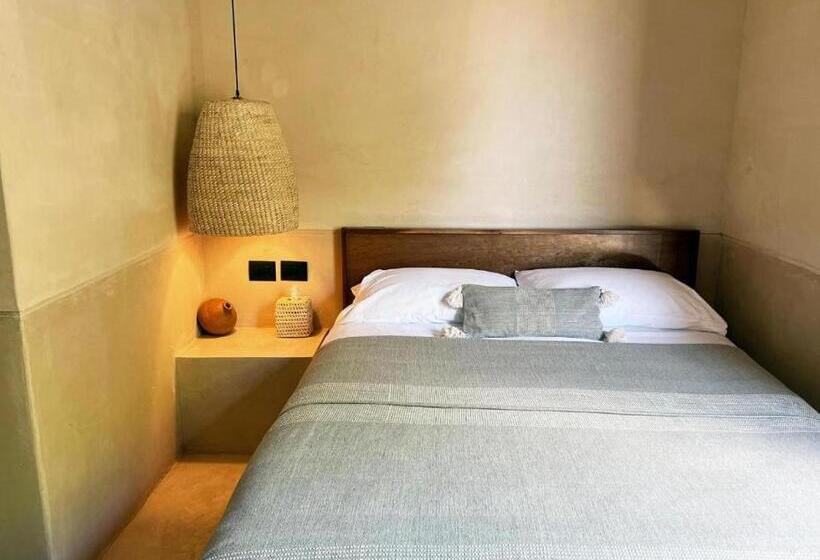 اتاق استاندارد, Bajo Las Hojas