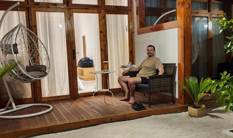 اتاق استاندارد با تراس, Origami Inn Himandhoo