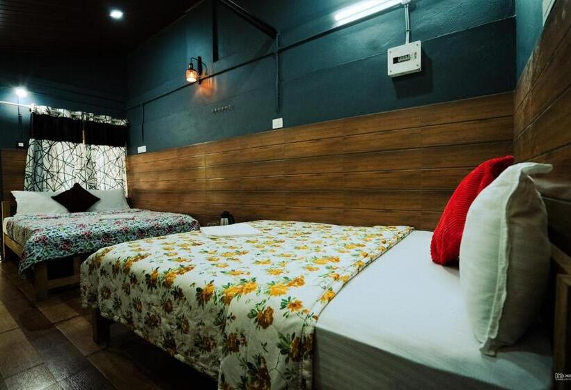 带花园景观和一个卧室的别墅, Holistic Stay Eco Resort & Ayurvedic Retreat