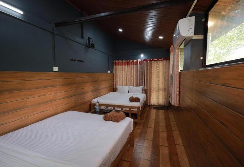 带花园景观和一个卧室的别墅, Holistic Stay Eco Resort & Ayurvedic Retreat