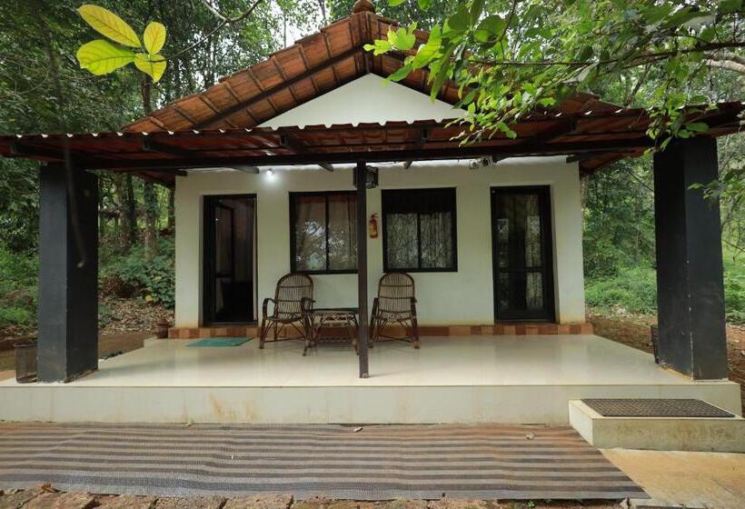 带花园景观和一个卧室的别墅, Holistic Stay Eco Resort & Ayurvedic Retreat