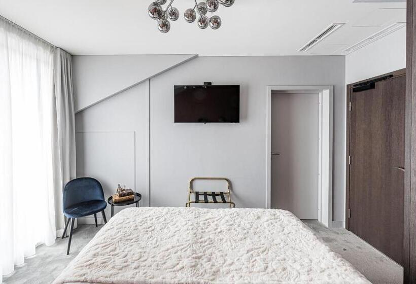 اتاق استاندارد, Oginski