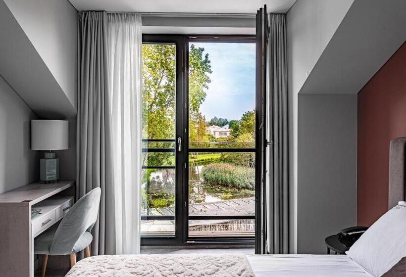 اتاق سوپریور, Oginski