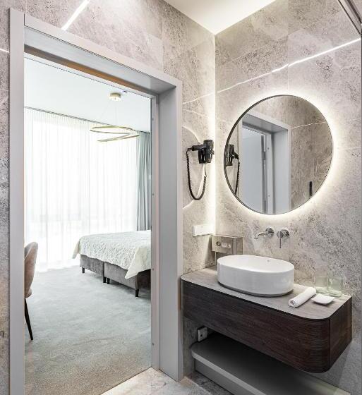 اتاق لوکس, Oginski