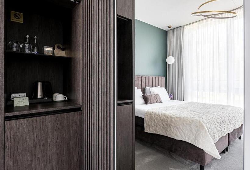 اتاق لوکس, Oginski