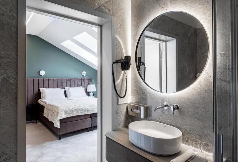 اتاق اکونومی, Oginski