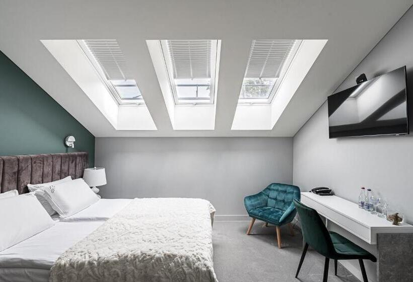 اتاق اکونومی, Oginski