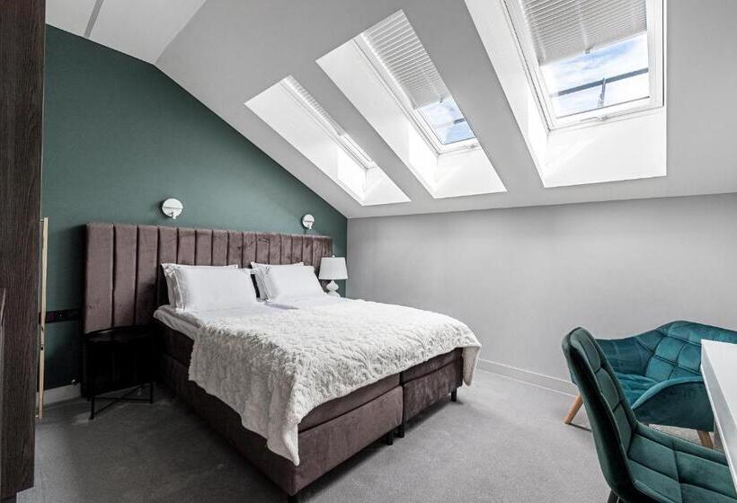 اتاق اکونومی, Oginski