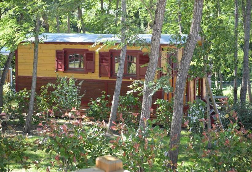 بنجلو عائلى, La Fontaine De La Chapinière Cw