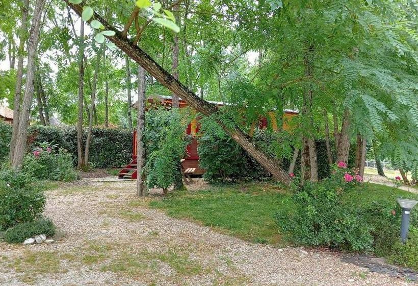 Семейное Бунгало, La Fontaine De La Chapinière Cw