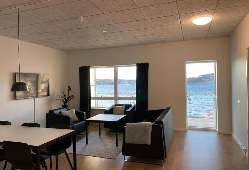 اتاق استاندارد با چشم‌انداز دریا, Tuukkaq Apartments