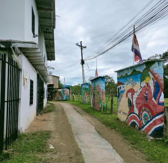 בקתת חדר, Yamboró