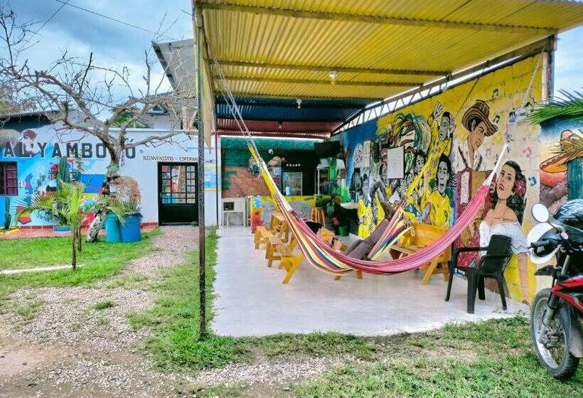 בקתת חדר, Yamboró