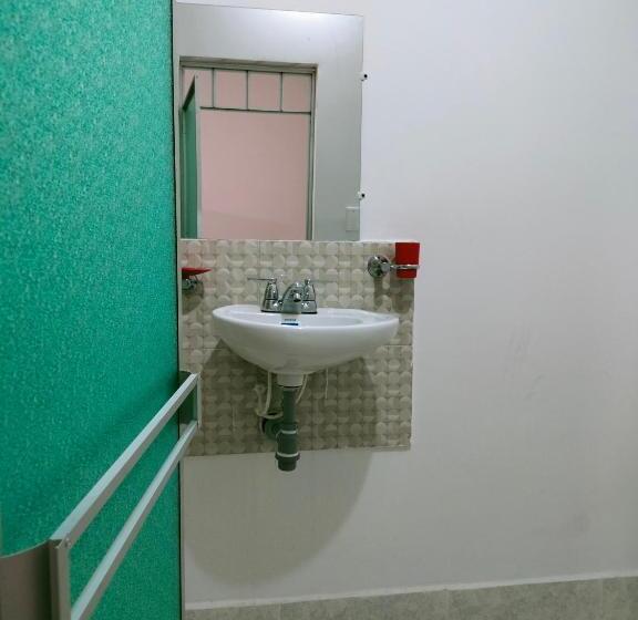 בקתת חדר, Yamboró