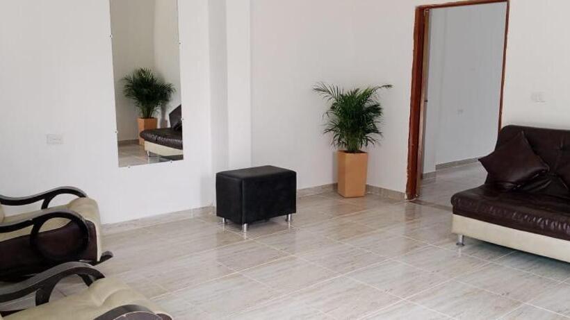 סוויטת סופריור, Yamboró