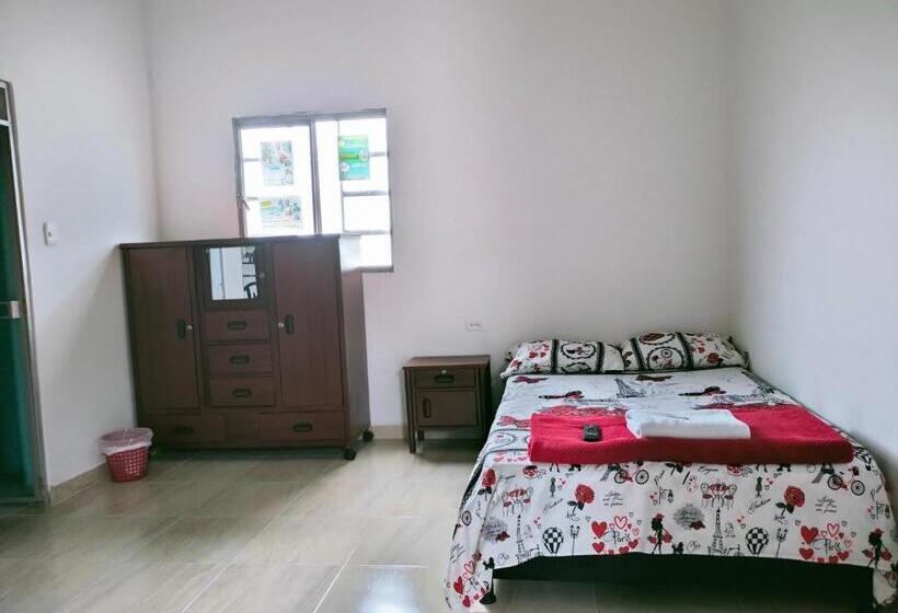 בקתת חדר, Yamboró