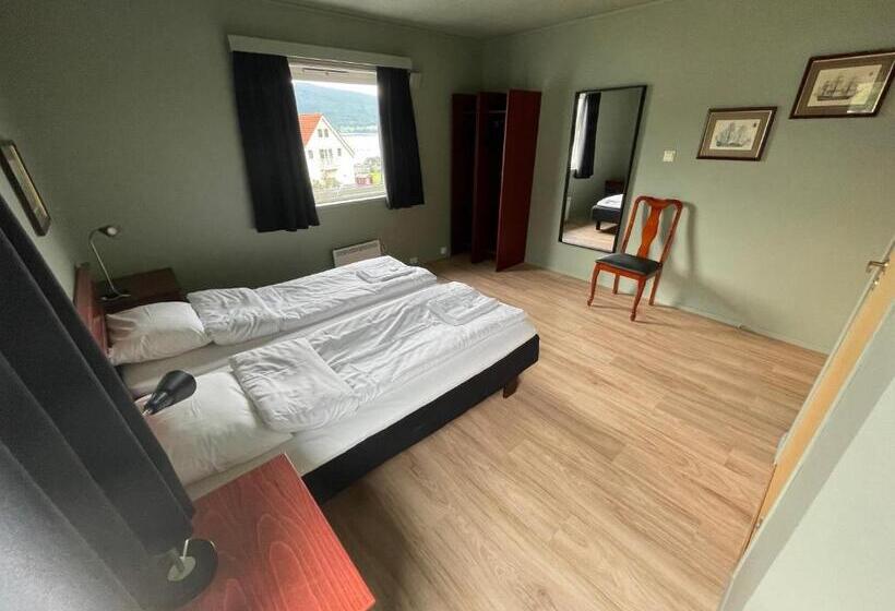 חדר סטנדרט לשלושה, Gjøa Motell