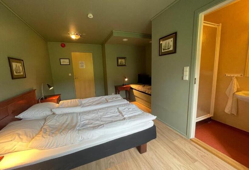 חדר סטנדרט לשלושה, Gjøa Motell