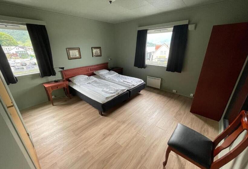 חדר סטנדרט לשלושה, Gjøa Motell