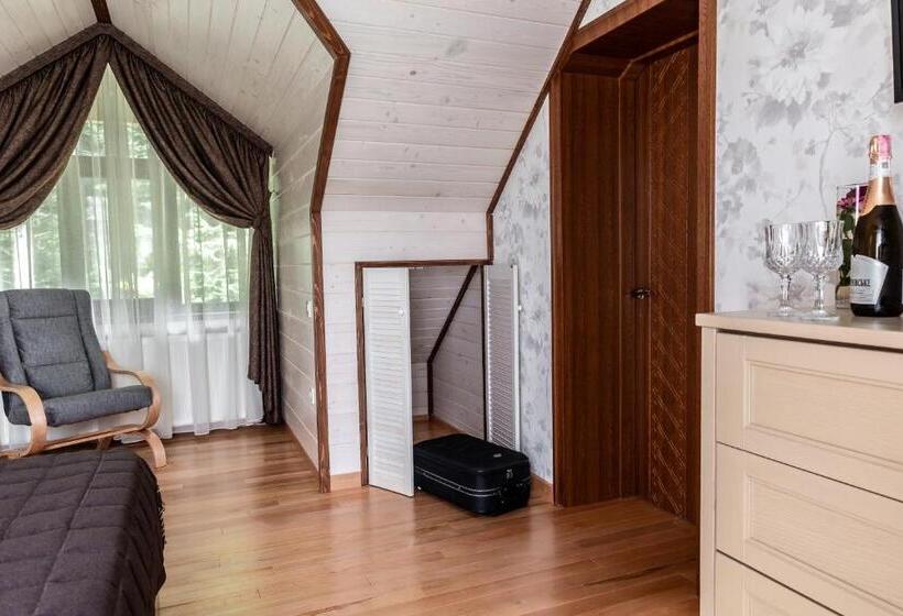 سوئیت جونیور با چشمانداز کوهستان, любокрай готельно відпочинковий комплекс