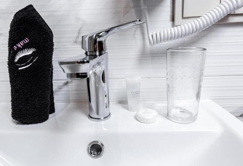 سوئیت جونیور با چشمانداز کوهستان, любокрай готельно відпочинковий комплекс