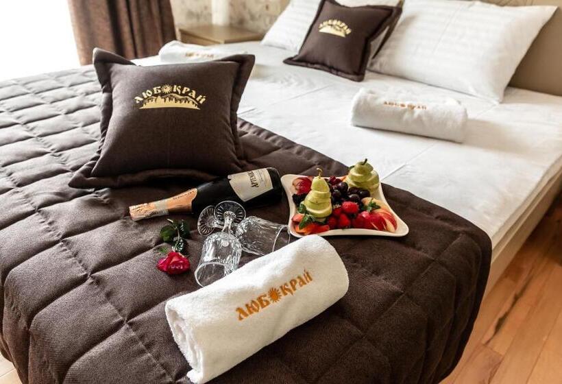 سوئیت جونیور با چشمانداز کوهستان, любокрай готельно відпочинковий комплекс